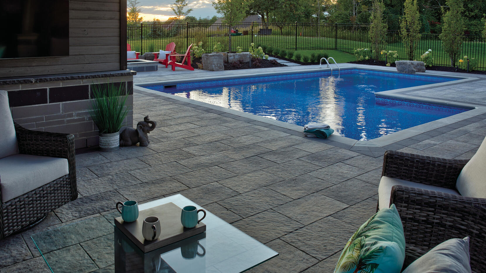 Modern pool deck using Rialto pavers by Oaks landscape products
