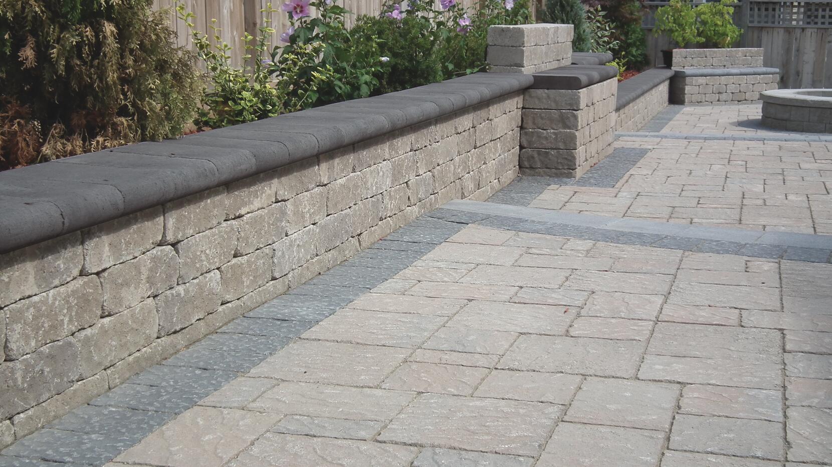 Wall: Castlerok 2, Sandstone with Cassina, Onyx coping
