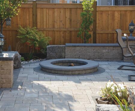 Wall and Pillars: Castlerok 2, Sandstone Pavers: Centurion Champagne with Onyx border Firepit: Ortana, Greyfield with Cassina, Onyx