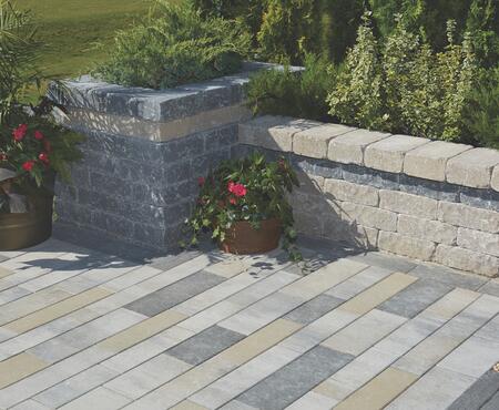 Wall: Castlerok 2 Sandstone with Onyx accent band Pillar: Castlerok 2 Onyx with Sandstone accent band