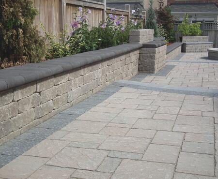 Wall: Castlerok 2, Sandstone with Cassina, Onyx coping