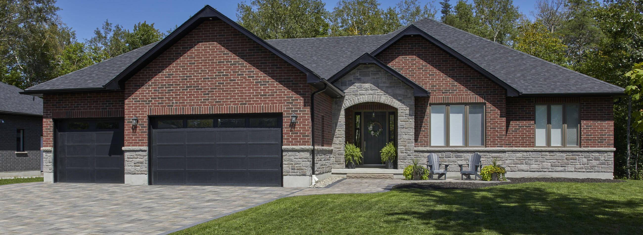 house using Brampton Brick and Oaks Landscape products 