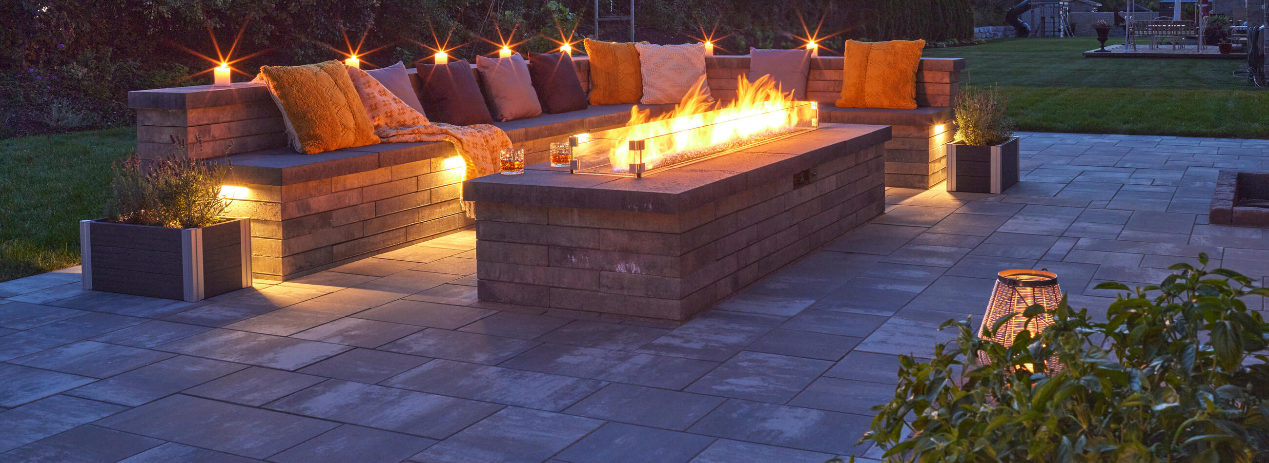 Nueva 75 Wall and Molina slab products by Oaks Landscape Products