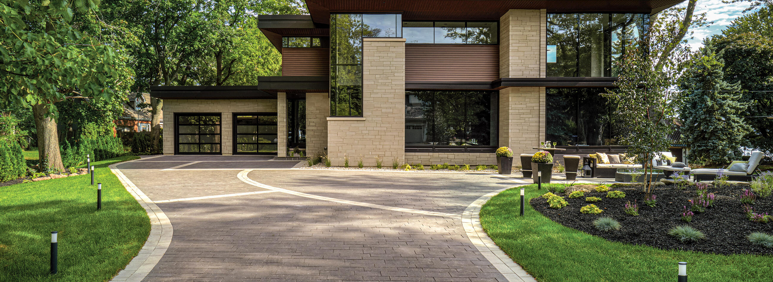 House using Contempo products and driveway using Presidio products from Brampton Brick