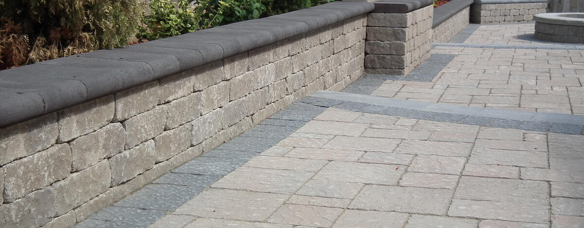 Un trottoir utilisant les produits Castlerok 2, Cassina de Brampton Brick