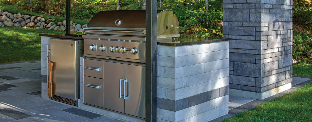Outdoor kitchen and patio using Eterna, Modan and Granada products from Brampton Brick
