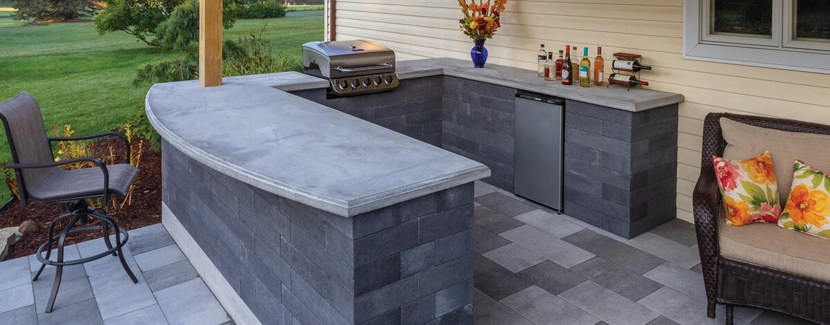 Outdoor kitchen Patio using Modan and Molina products from Brampton Brick