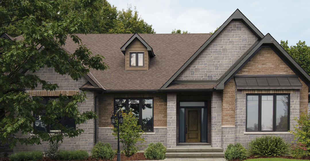 House using 32" Sills, Crossroads Series and Norfolk (USA) products from Brampton Brick