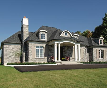 House using Artiste 2 stone masonry products from Brampton Brick