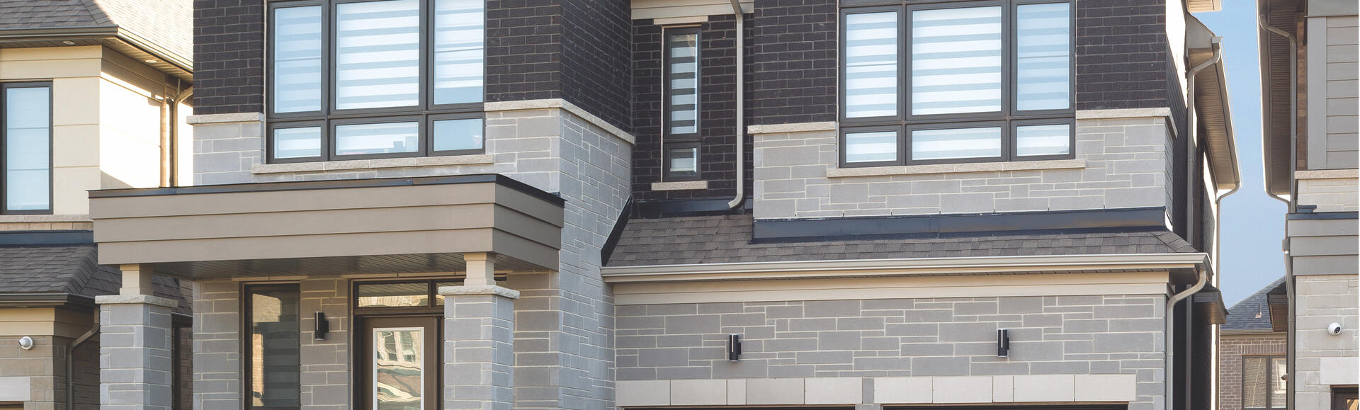 House using Contempo stone and Contemporary clay brick products from Brampton Brick 